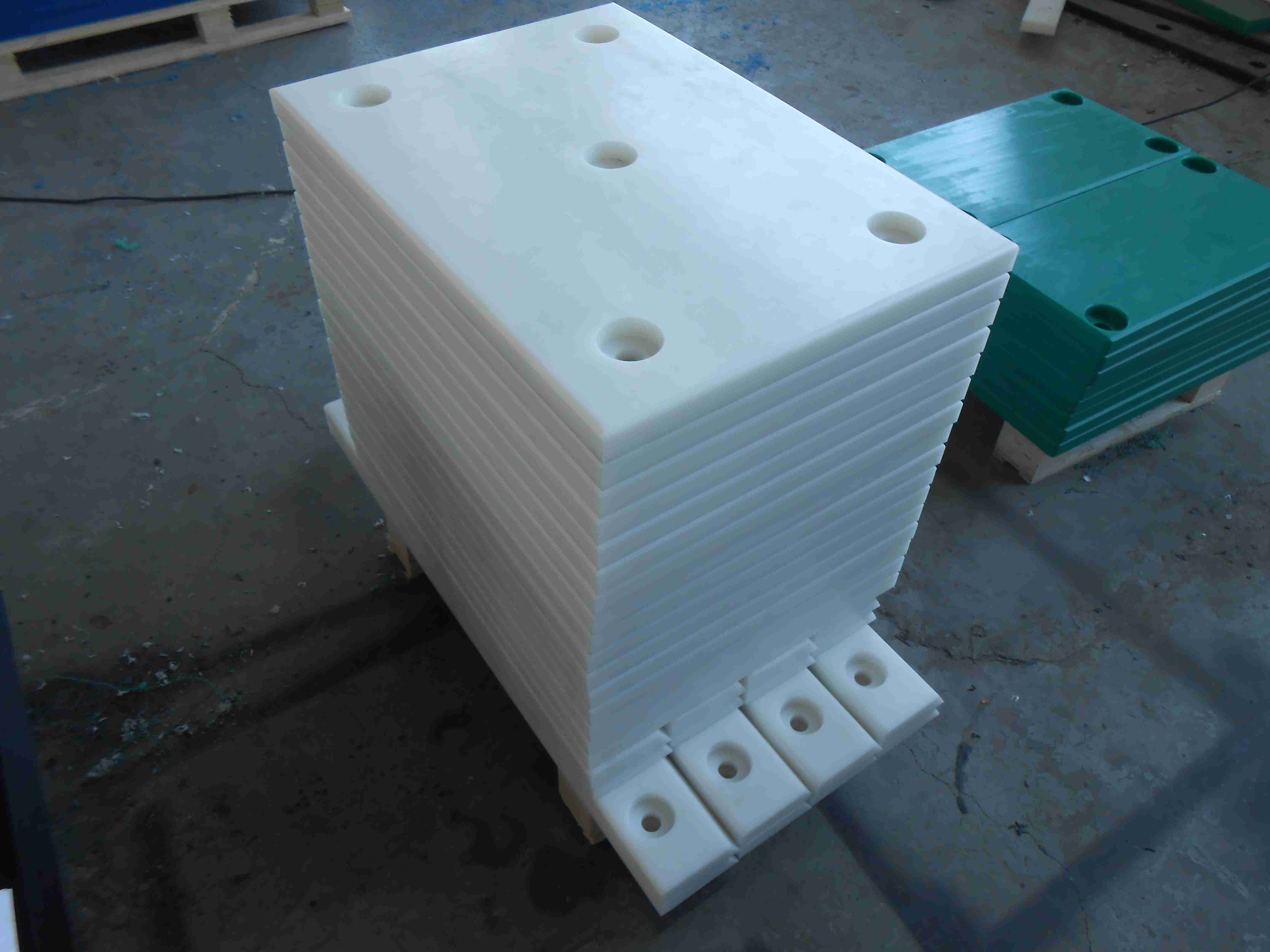 China Fabricación UHMW-PE / HDPE Hoja frontal de guardabarros marinos 